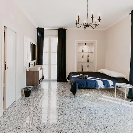 Manzoni Palace 900 *